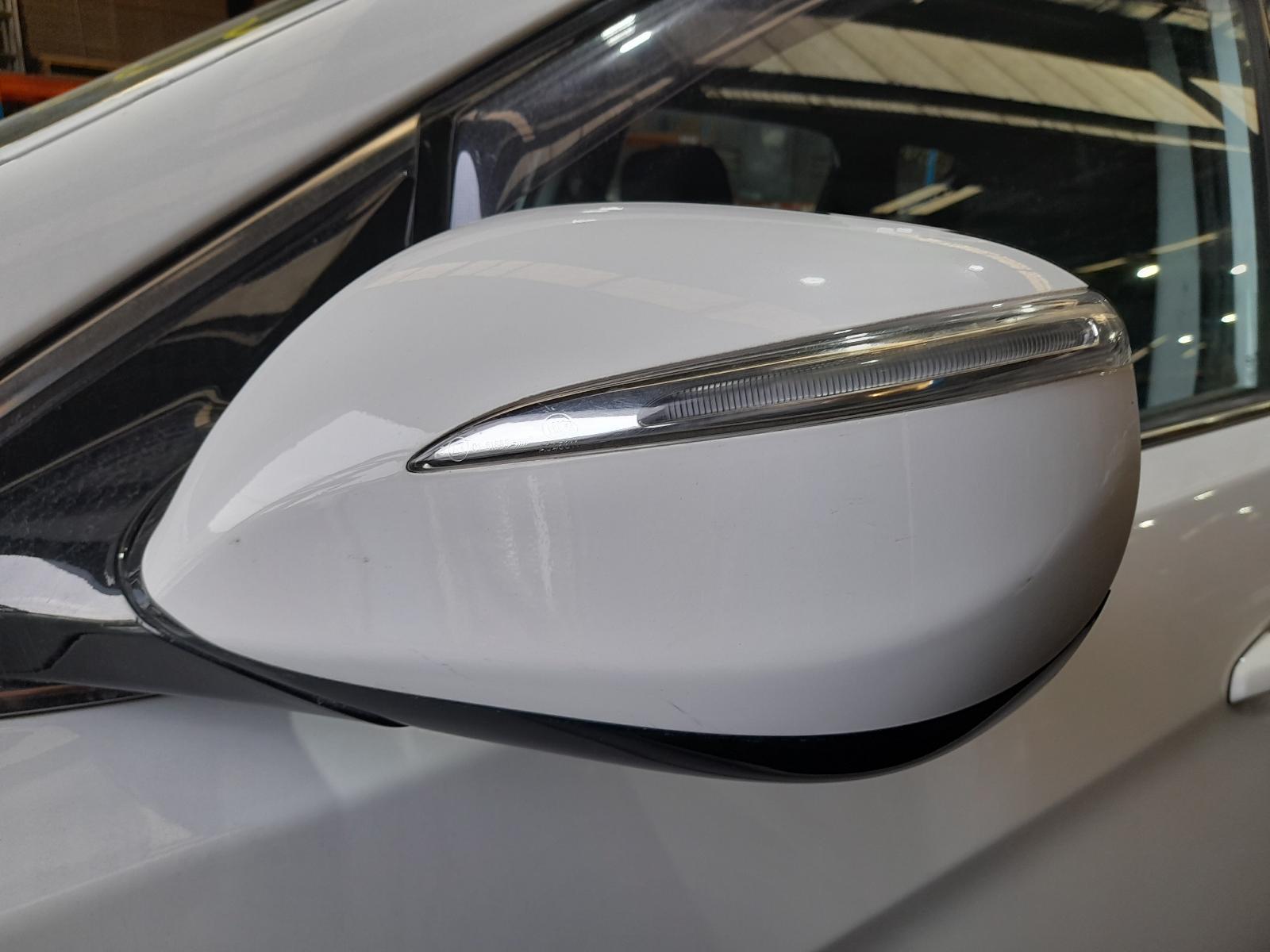 View Auto part Left Door Mirror Hyundai Santa Fe 2012