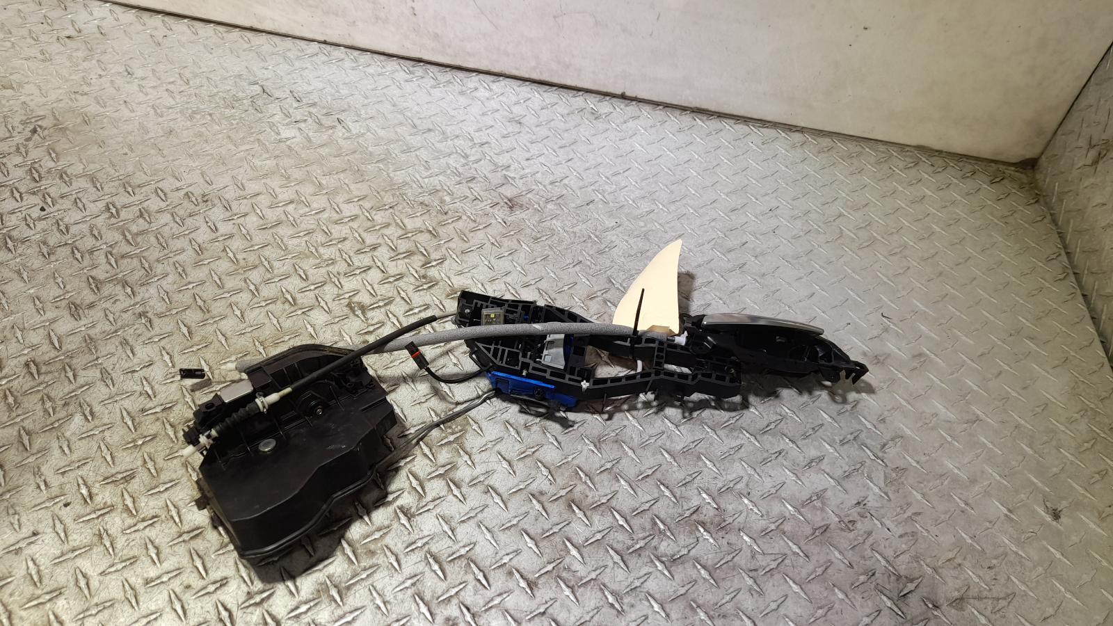 View Auto part Door/Boot/Gate Lock Bmw 1 Series 2012