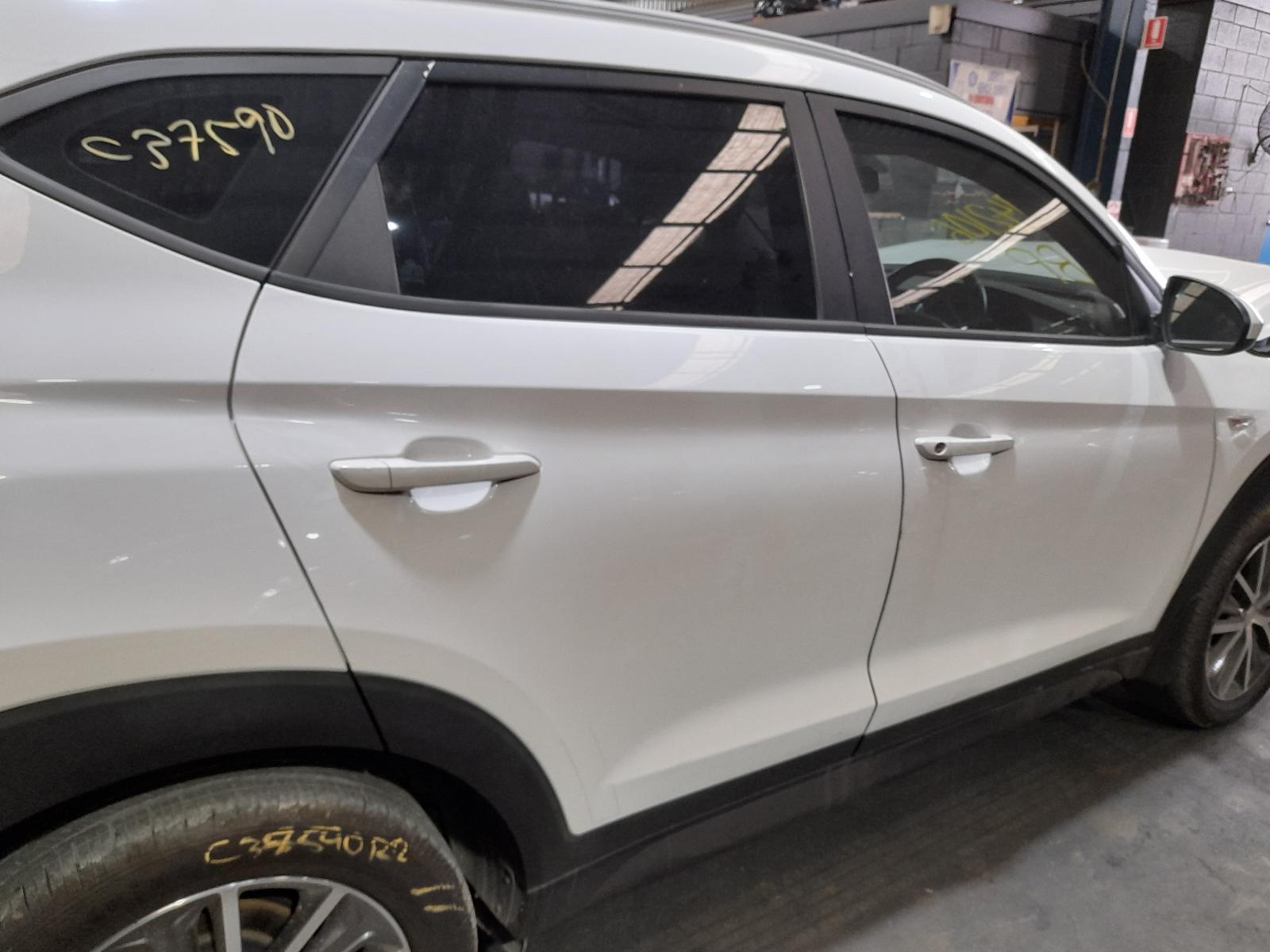View Auto part Right Rear Door Sliding Hyundai Tucson 2015