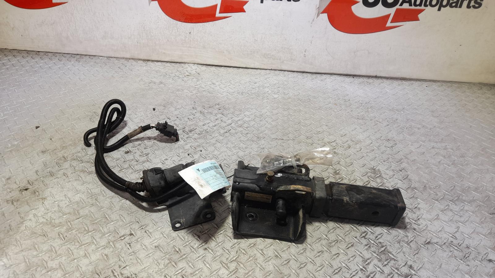 View Auto part Towbar Volkswagen Amarok 2020