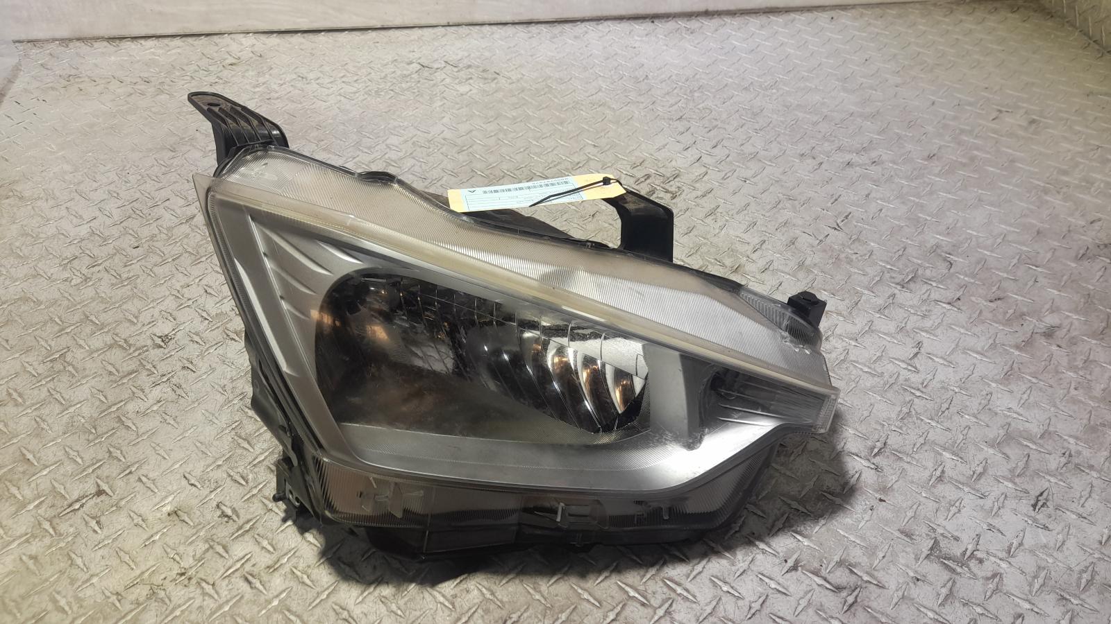 View Auto part Right Headlamp Isuzu Dmax 2023