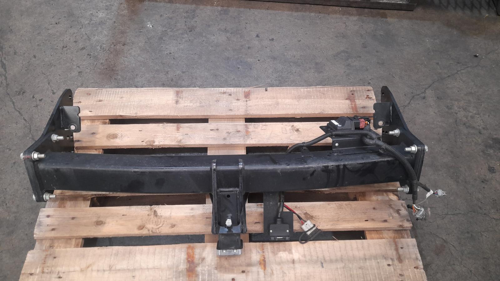 View Auto part Towbar Isuzu Dmax 2023