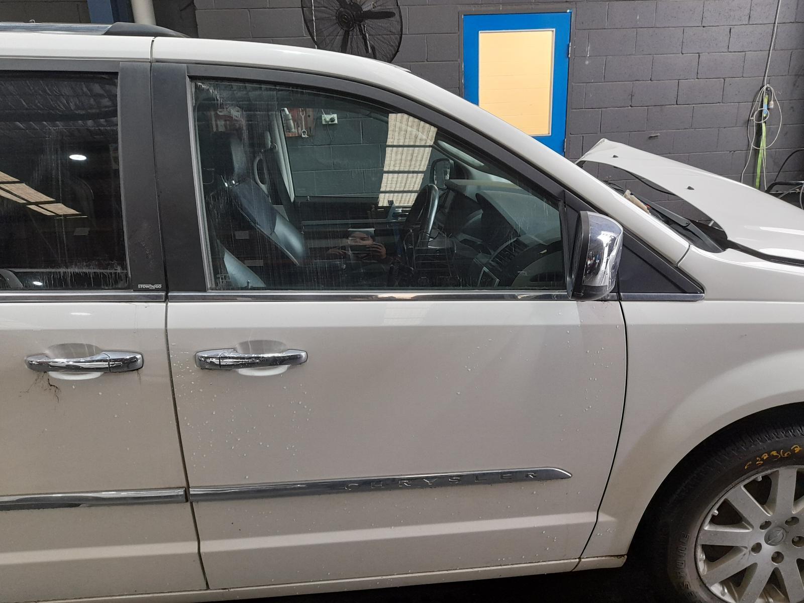 View Auto part Right Front Door Chrysler Voyager 2011
