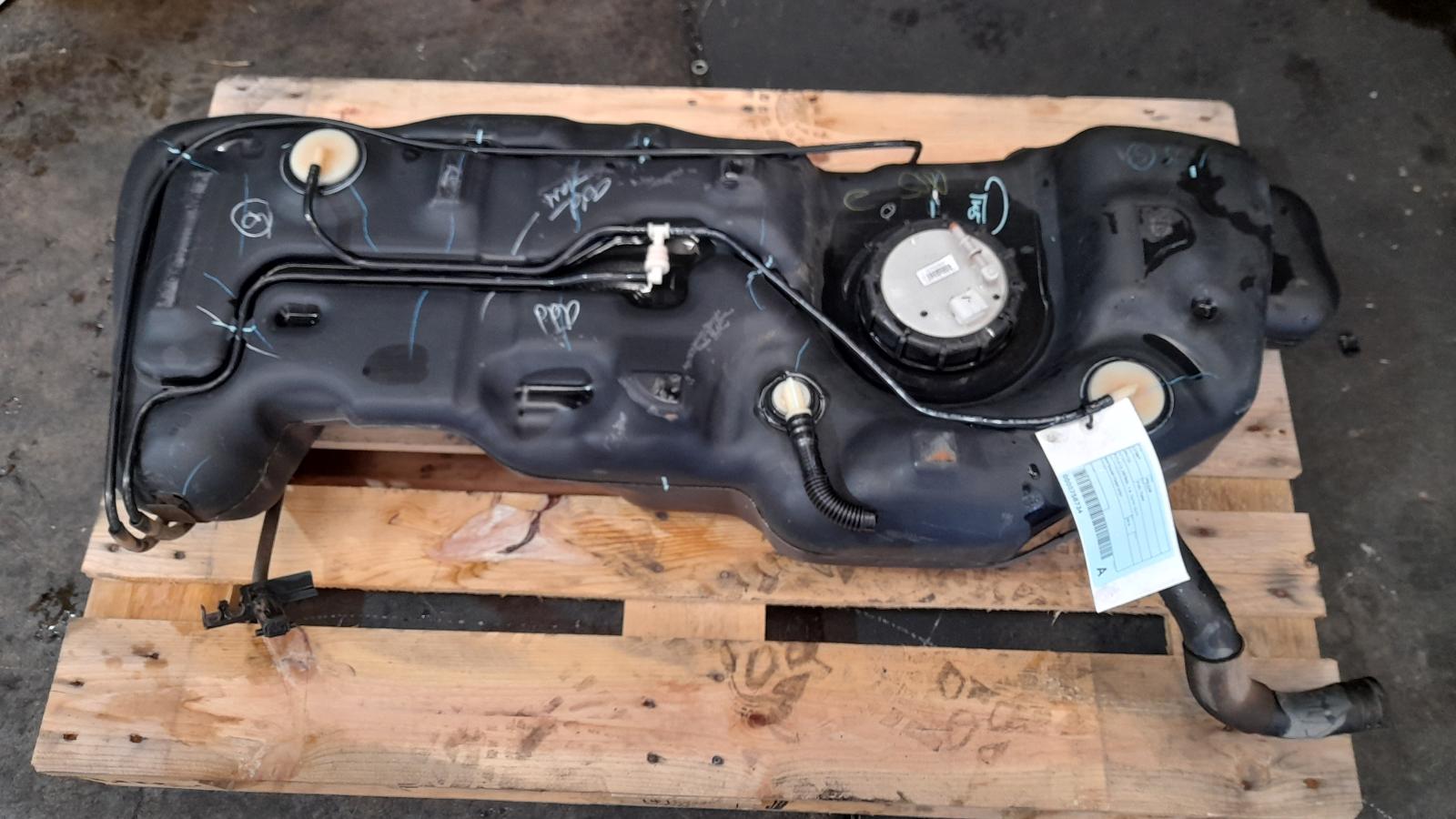 View Auto part Fuel Tank Nissan Pulsar 2014