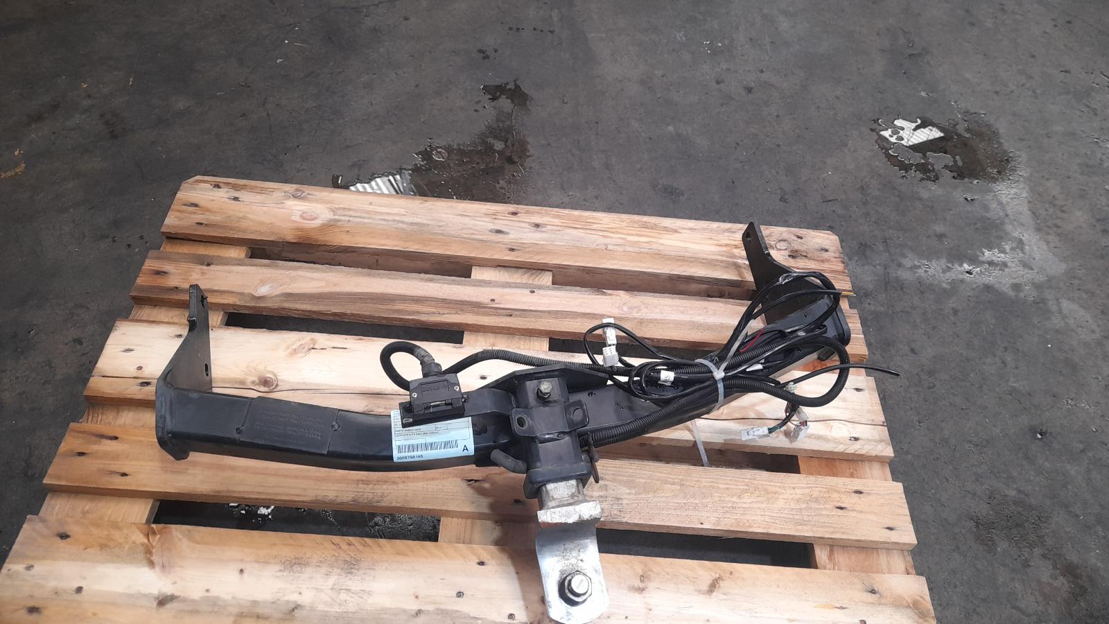 View Auto part Towbar Mazda Cx9 2014