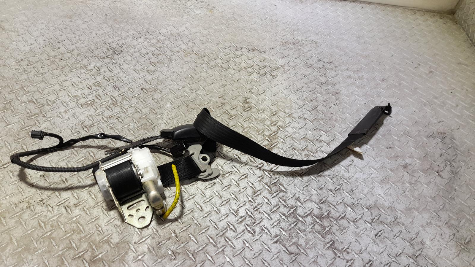 View Auto part Seatbelt/Stalk Toyota Kluger 2011