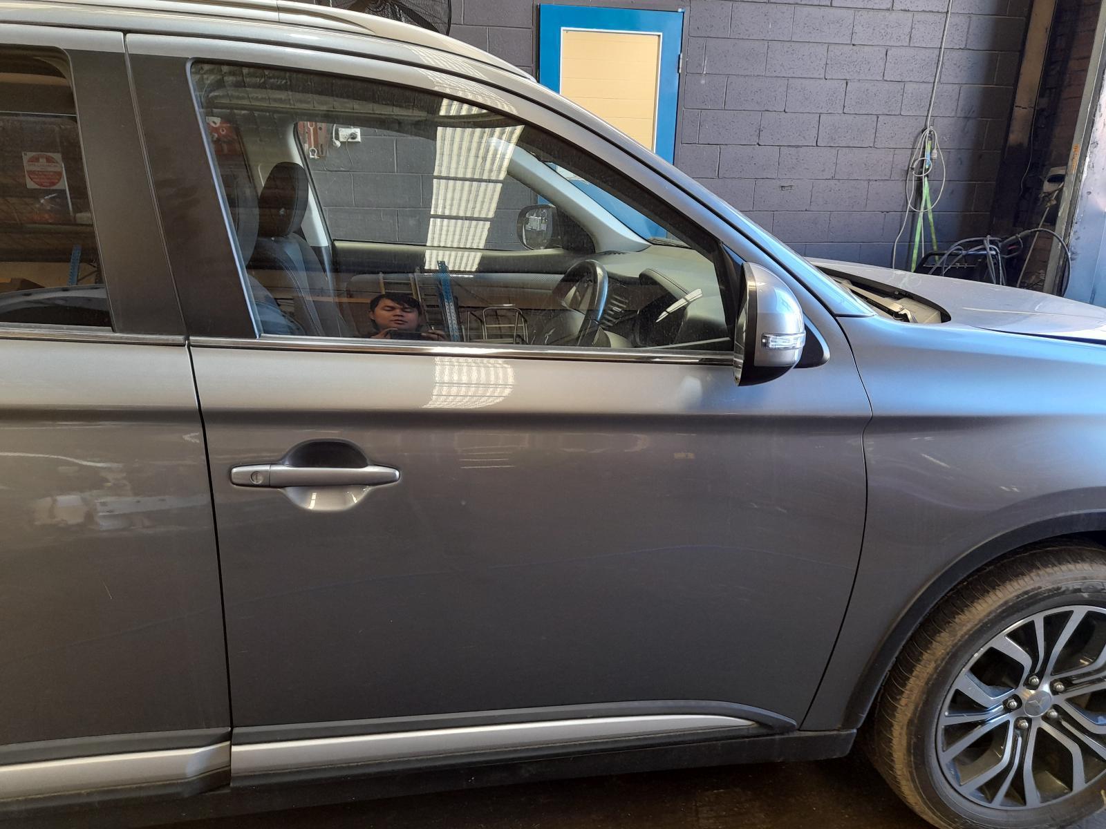 View Auto part Right Front Door Mitsubishi Outlander 2015