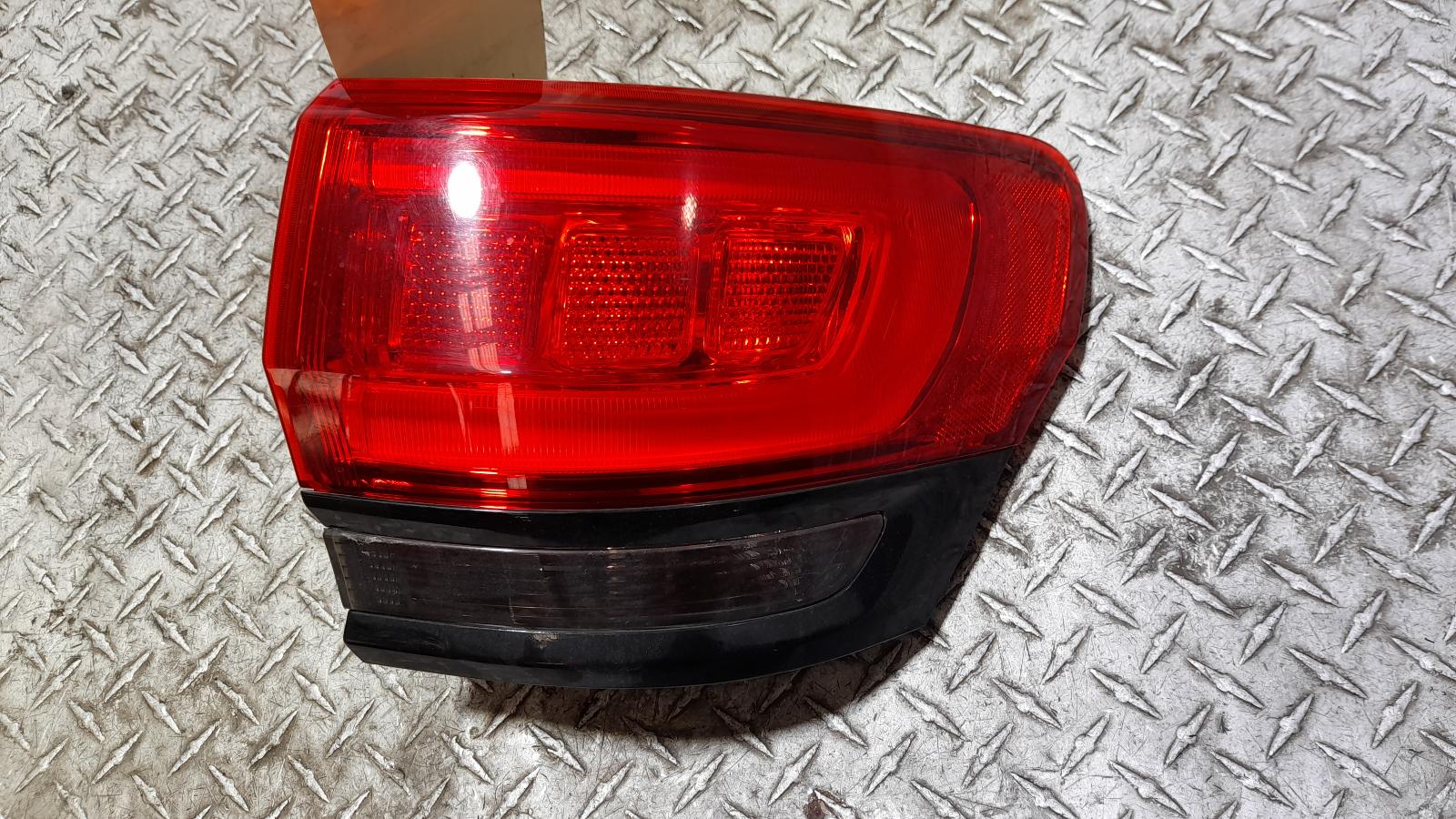 View Auto part Right Taillight Jeep Grandcherokee 2015