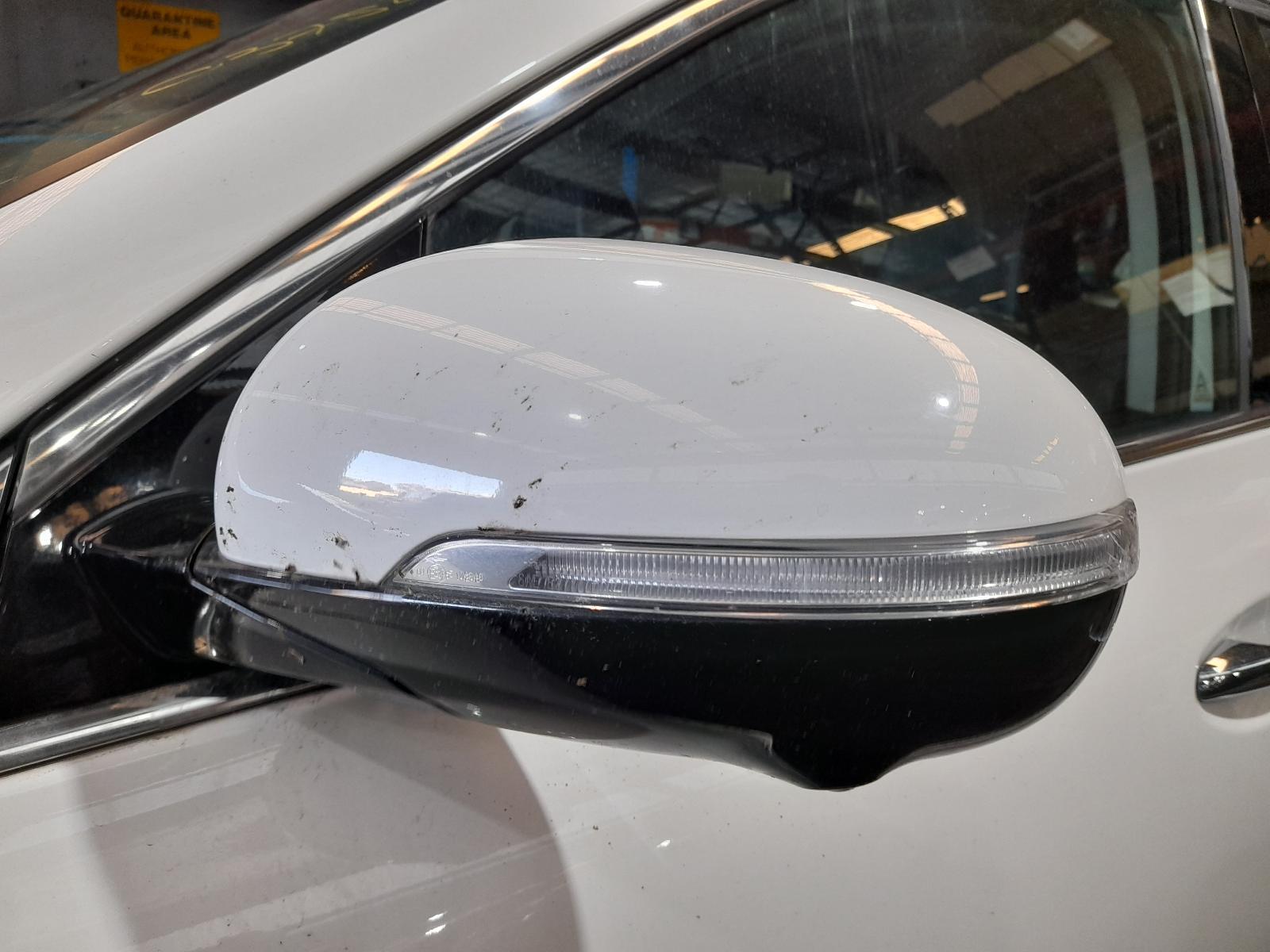 View Auto part Left Door Mirror Kia Sorento 2017