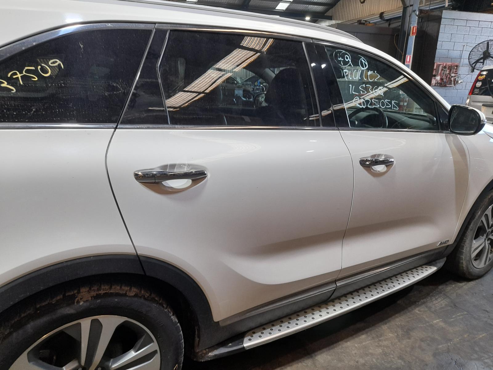 View Auto part Right Rear Door Sliding Kia Sorento 2017