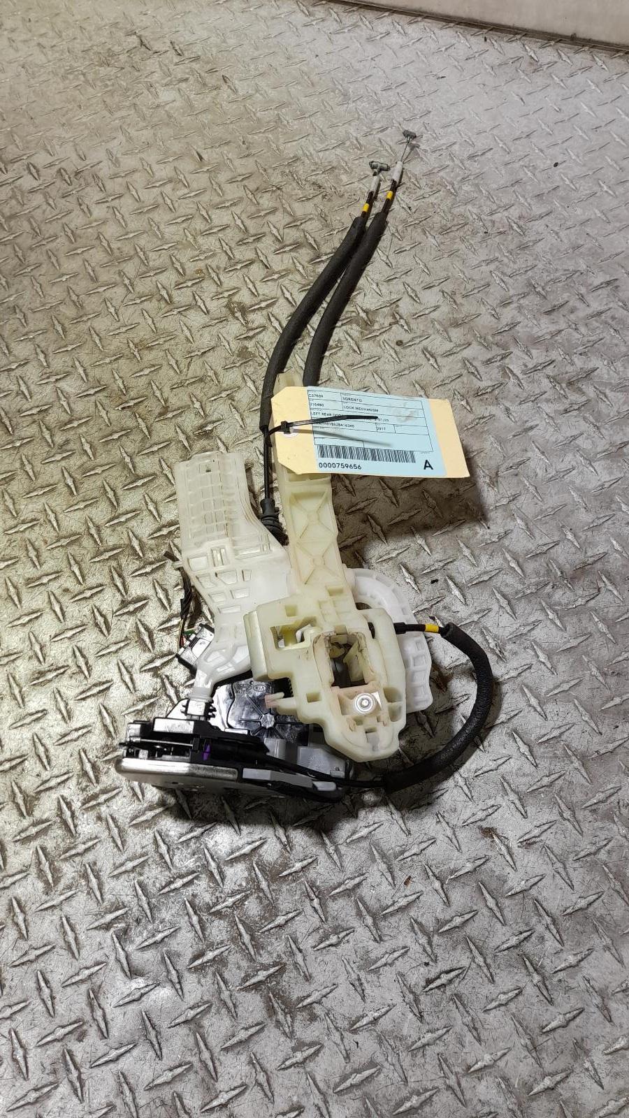 View Auto part Door/Boot/Gate Lock Kia Sorento 2017