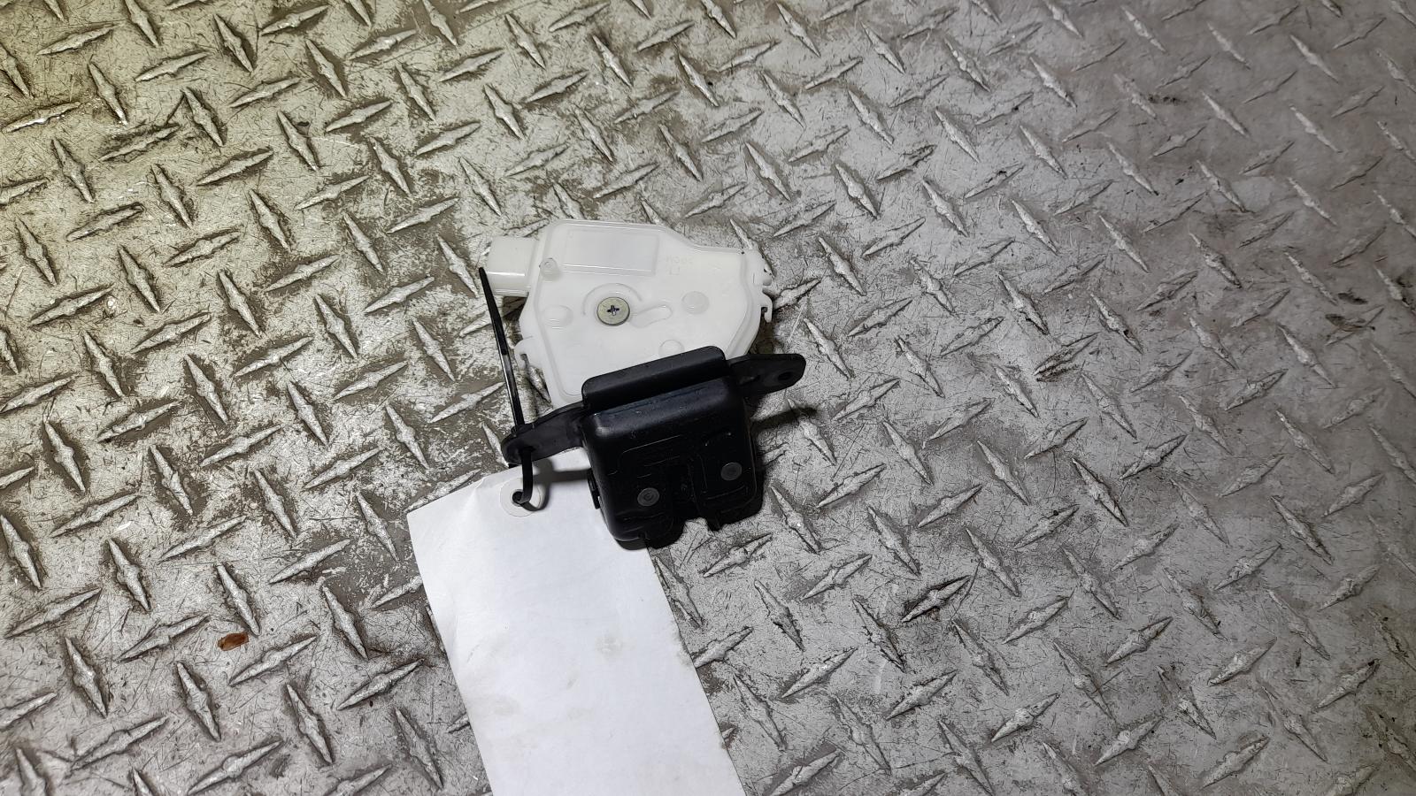 View Auto part Door/Boot/Gate Lock Toyota Corolla 2017