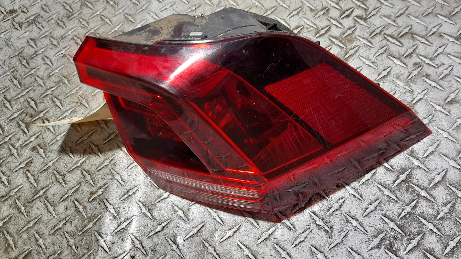 View Auto part Right Taillight Volkswagen Tiguan 2019