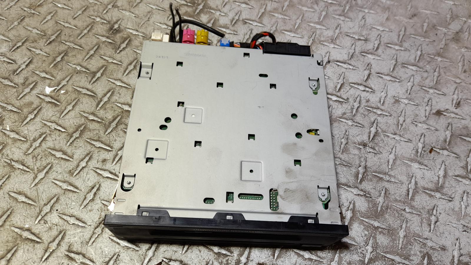 View Auto part Radio/Cd/Dvd/Sat/Tv Volkswagen Golf 2012