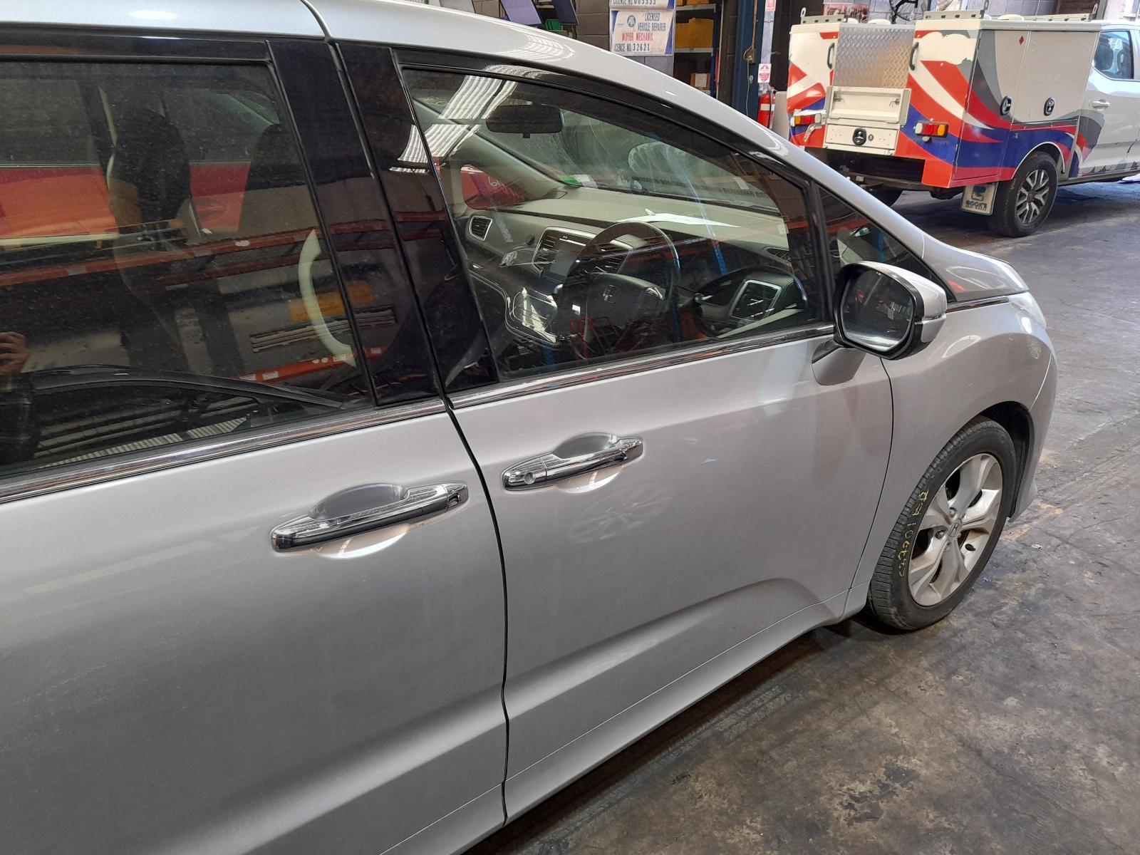 View Auto part Right Front Door Honda Odyssey 2014