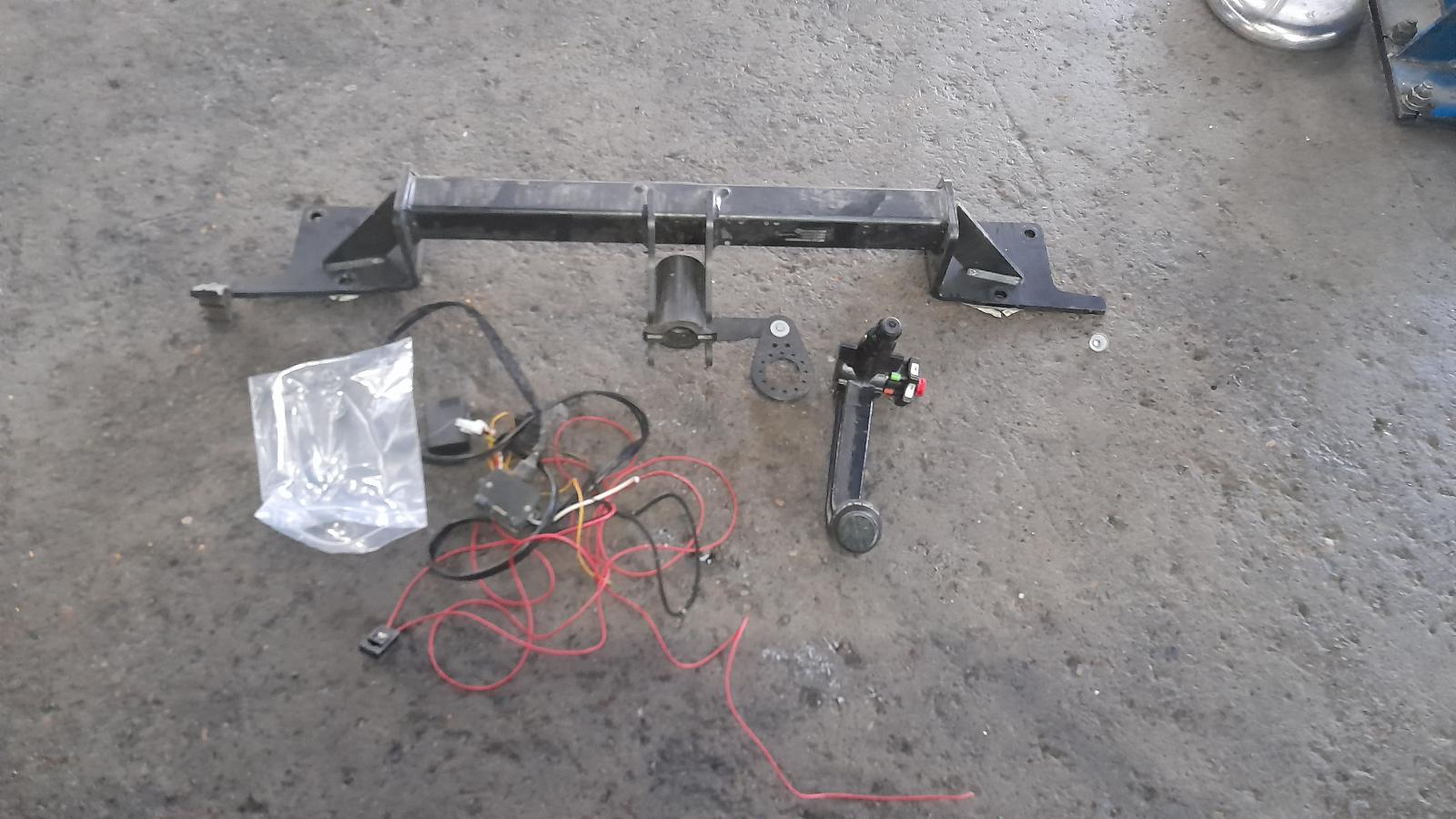 View Auto part Towbar Bmw X1 2013