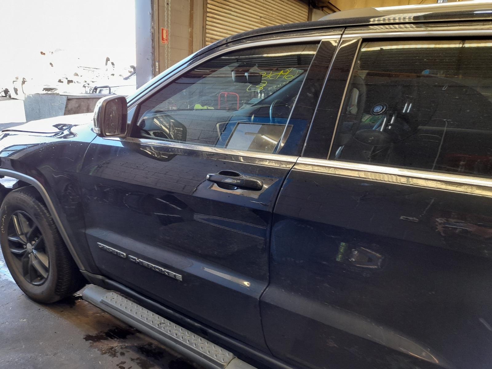 View Auto part Left Front Door Jeep Grandcherokee 2017