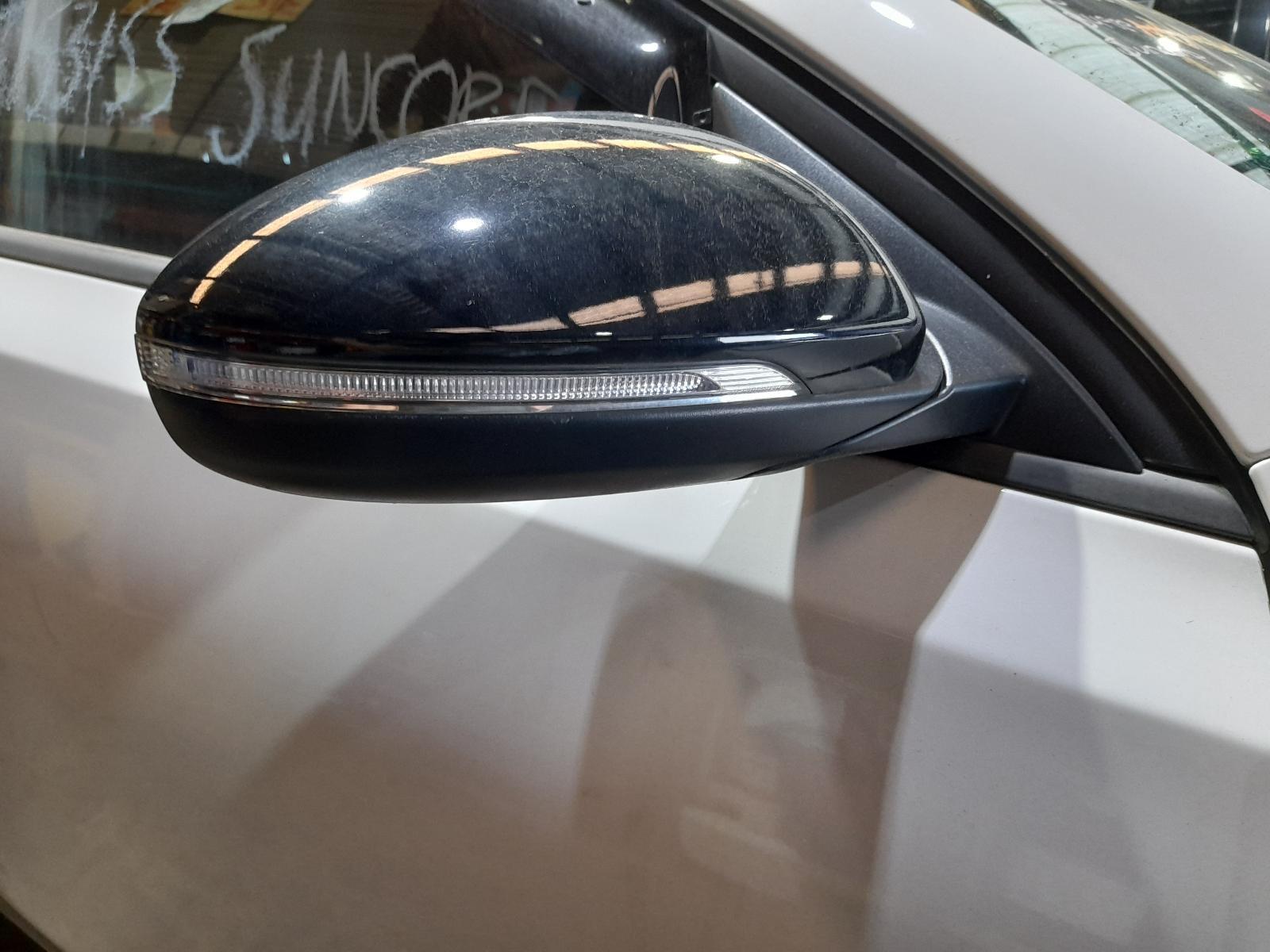 View Auto part Right Door Mirror Kia Cerato 2019