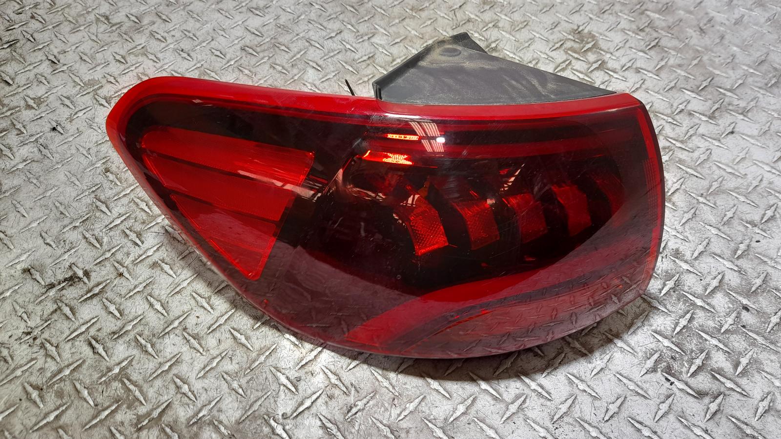 View Auto part Left Taillight Kia Sorento 2019