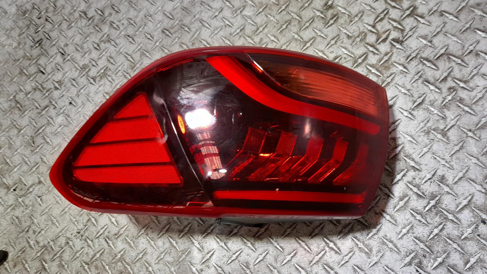 View Auto part Right Taillight Kia Sorento 2019