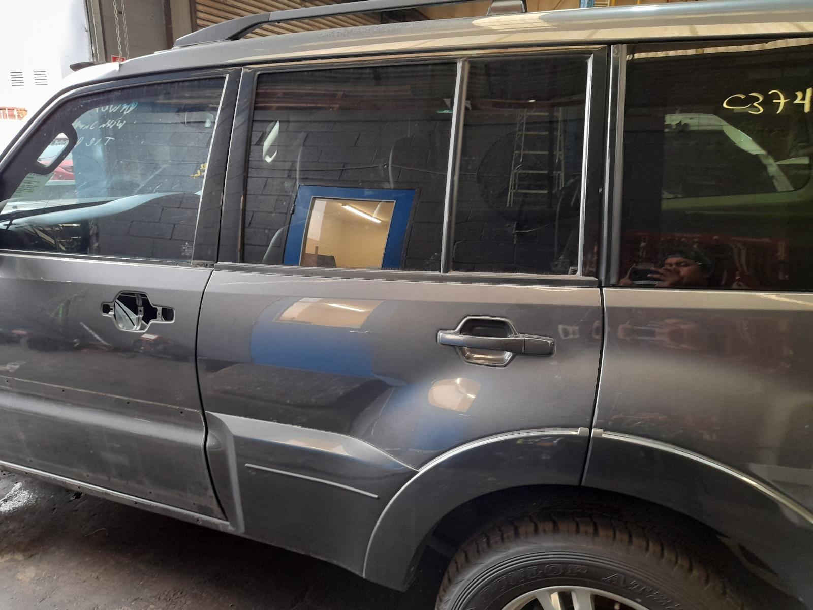 View Auto part Left Rear Door/Sliding Mitsubishi Pajero 2014