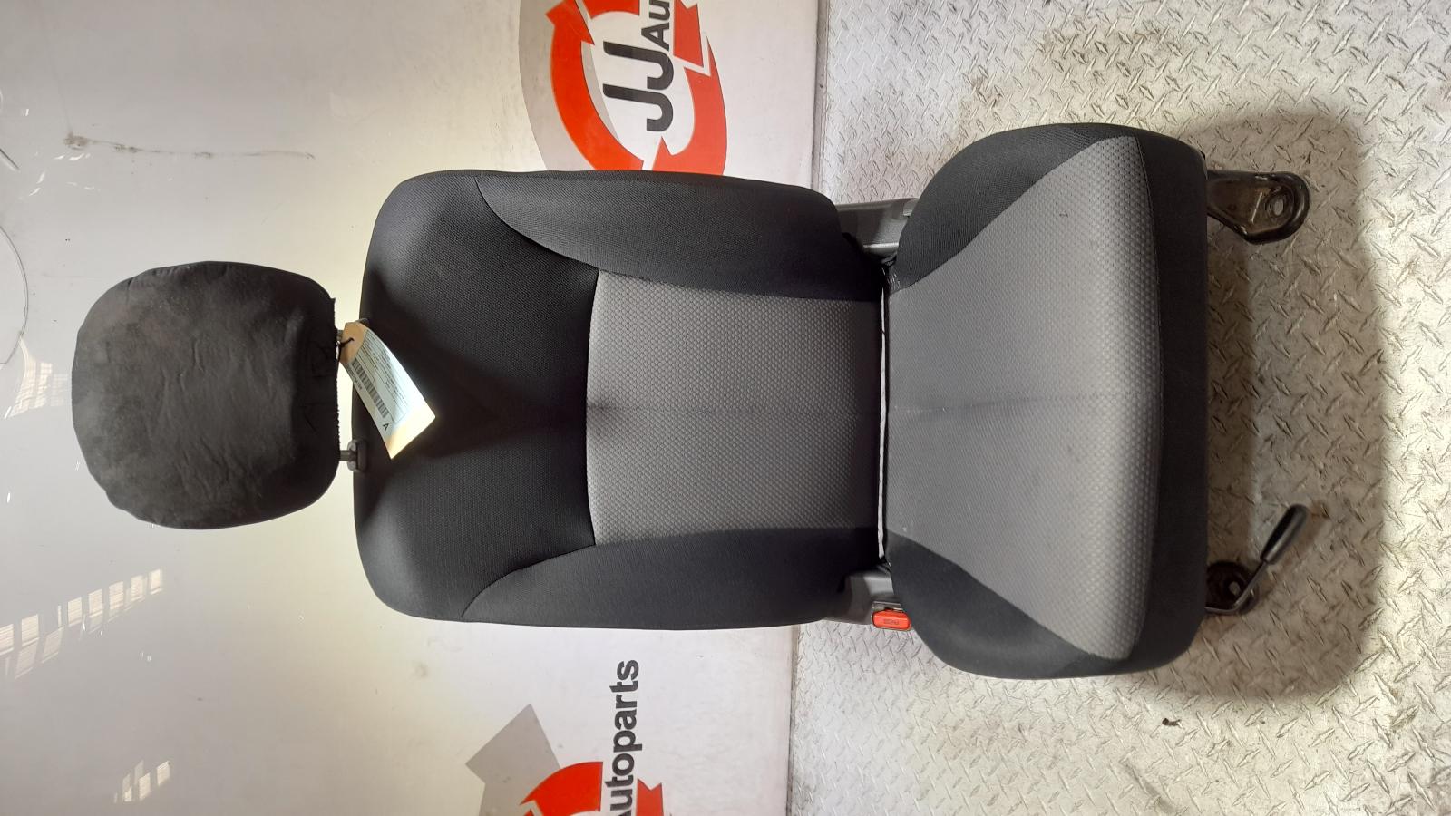 View Auto part Front Seat Mitsubishi Triton 2022