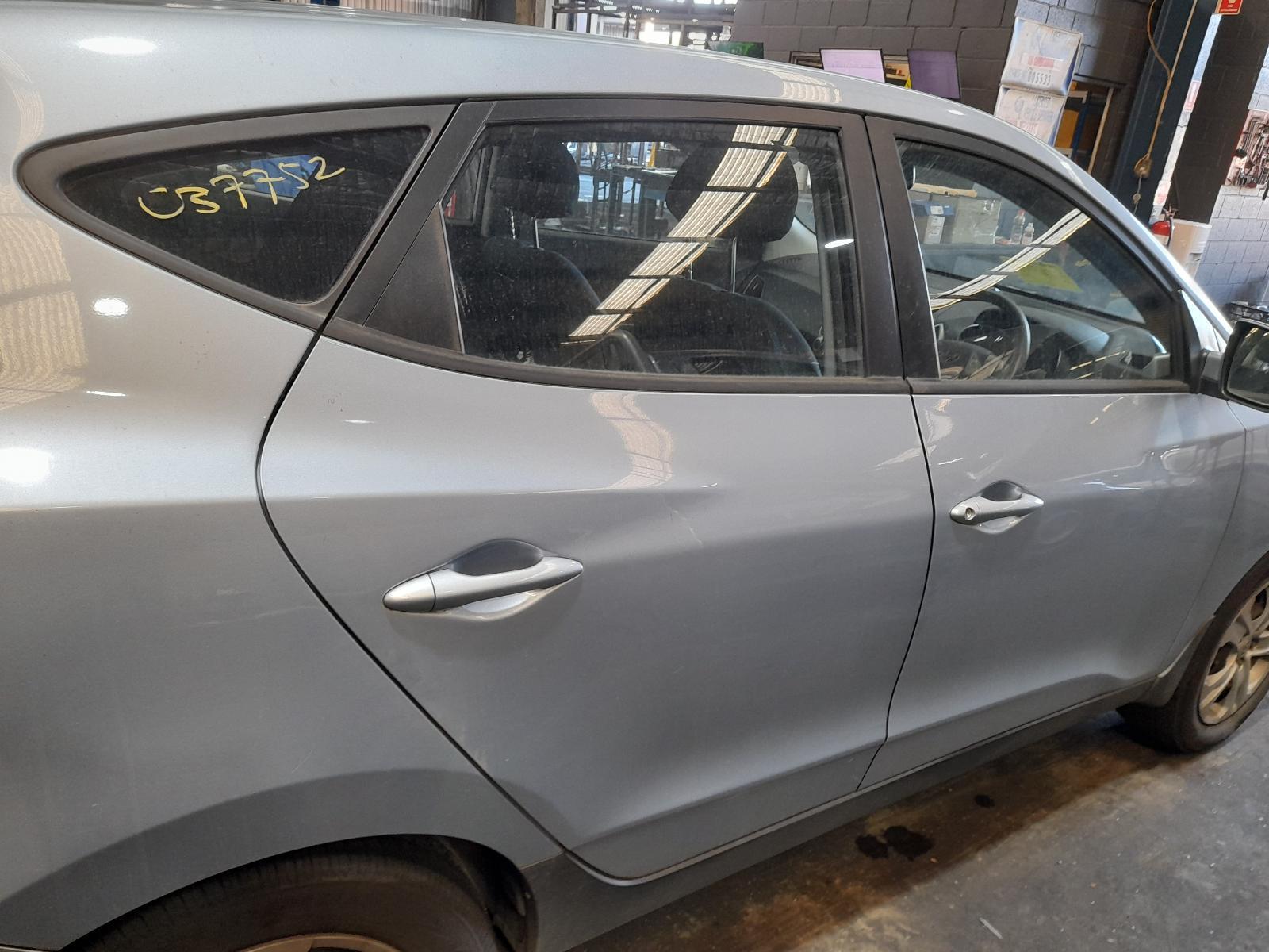 View Auto part Right Rear Door Sliding Hyundai Ix35 2012