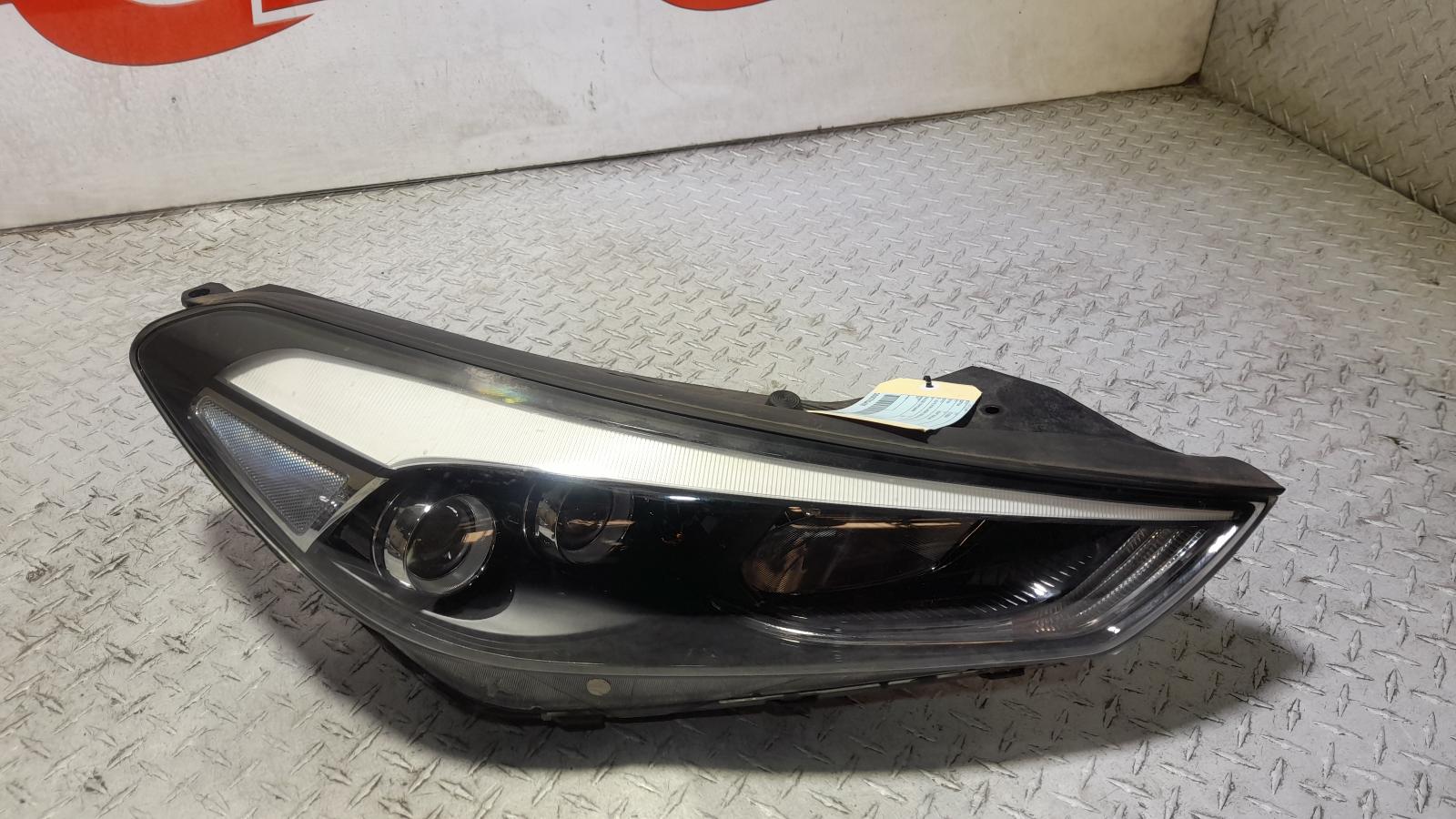 View Auto part Right Headlamp Hyundai Tucson 2016