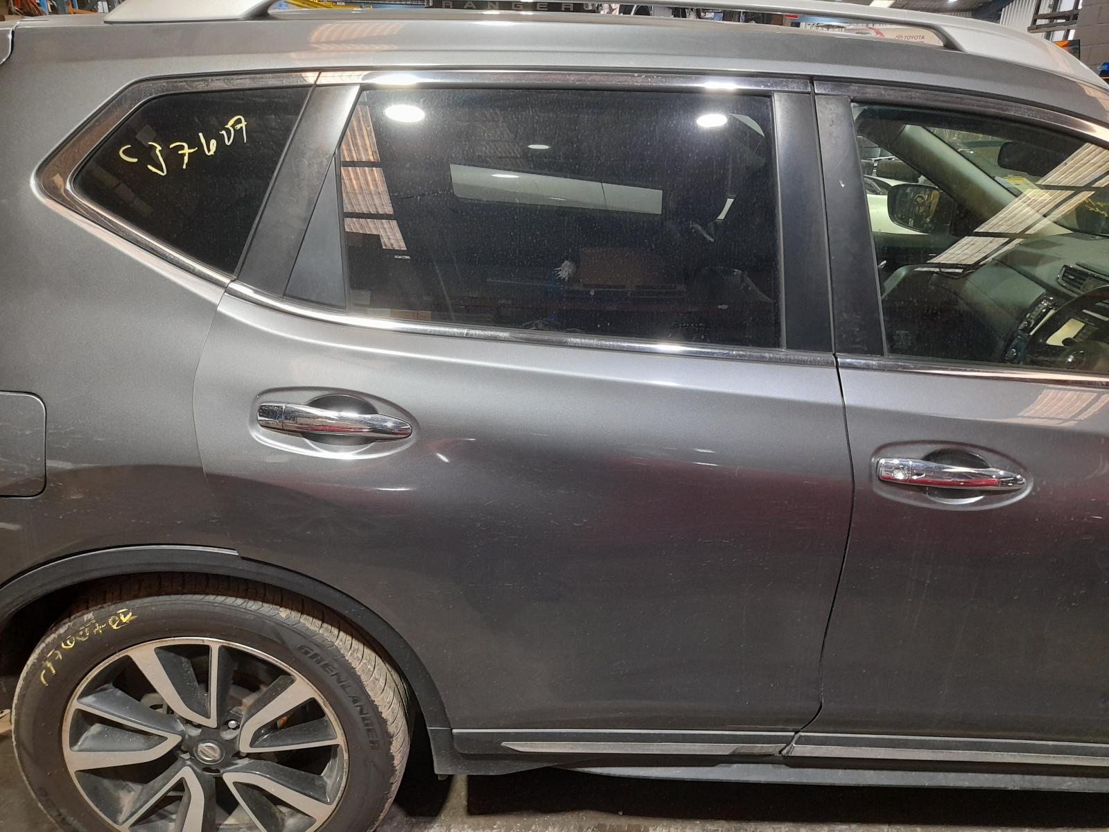 View Auto part Right Rear Door Sliding Nissan Xtrail 2017
