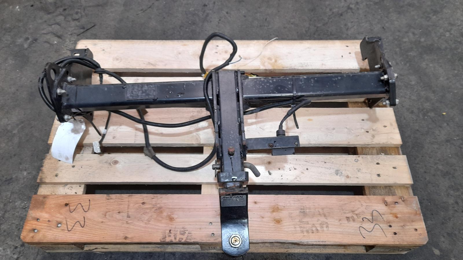 View Auto part Towbar Nissan Xtrail 2015