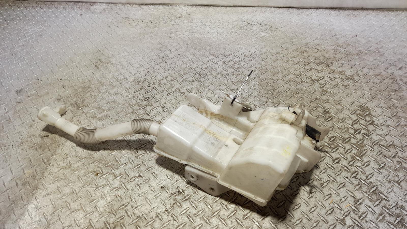 View Auto part Washer Bottle Mitsubishi Triton 2020