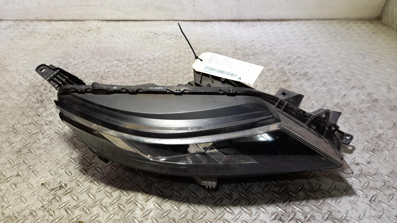 View Auto part Right Headlamp Mitsubishi Triton 2020