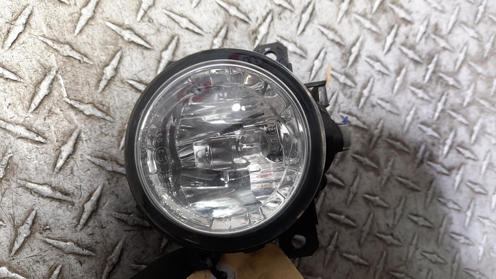 View Auto part Right Indicator/Fog/Side Mitsubishi Triton 2020