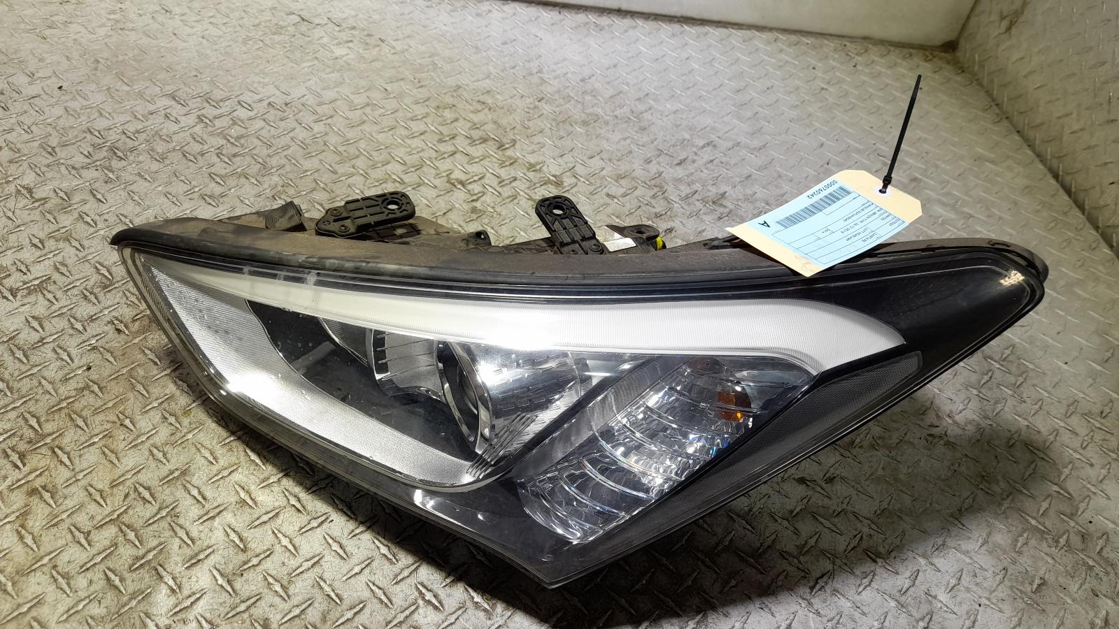 View Auto part Left Headlamp Hyundai Santa Fe 2014