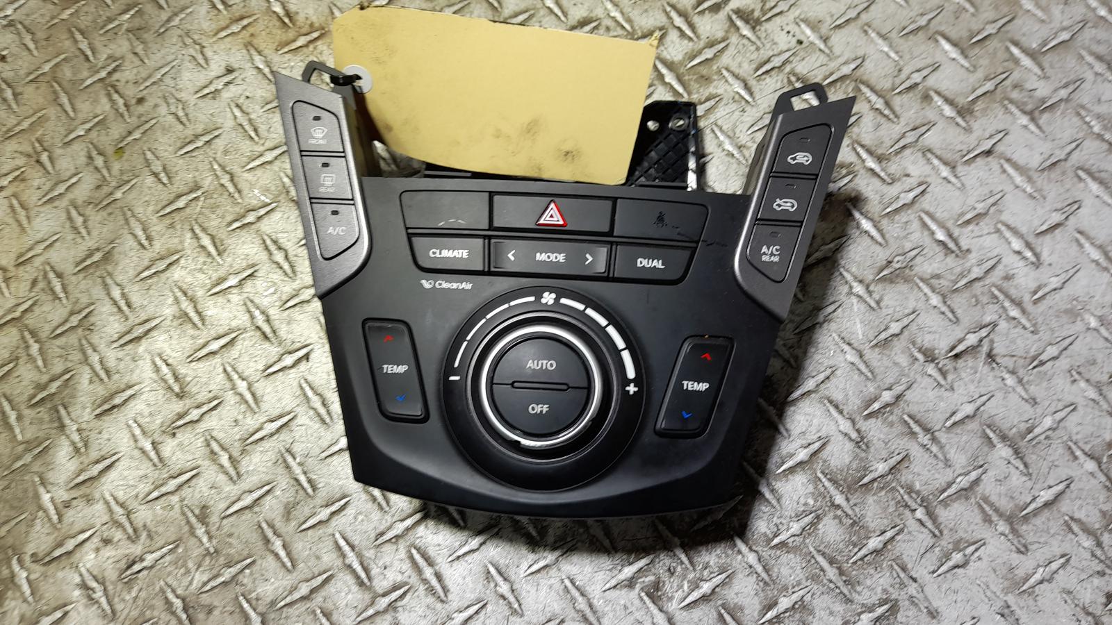 View Auto part Heater/Ac Controls Hyundai Santa Fe 2014