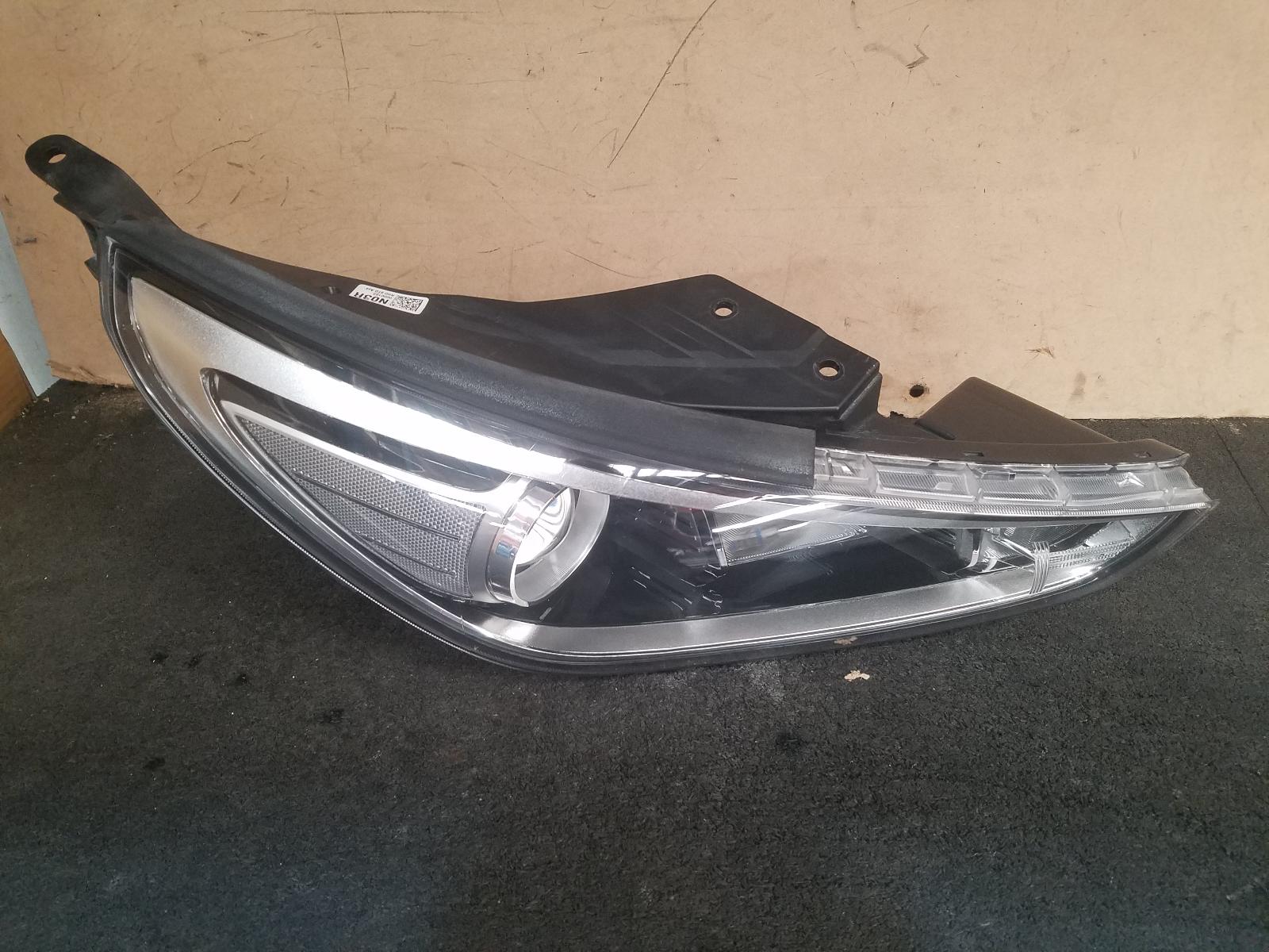 View Auto part Right Headlamp Hyundai I30 2018