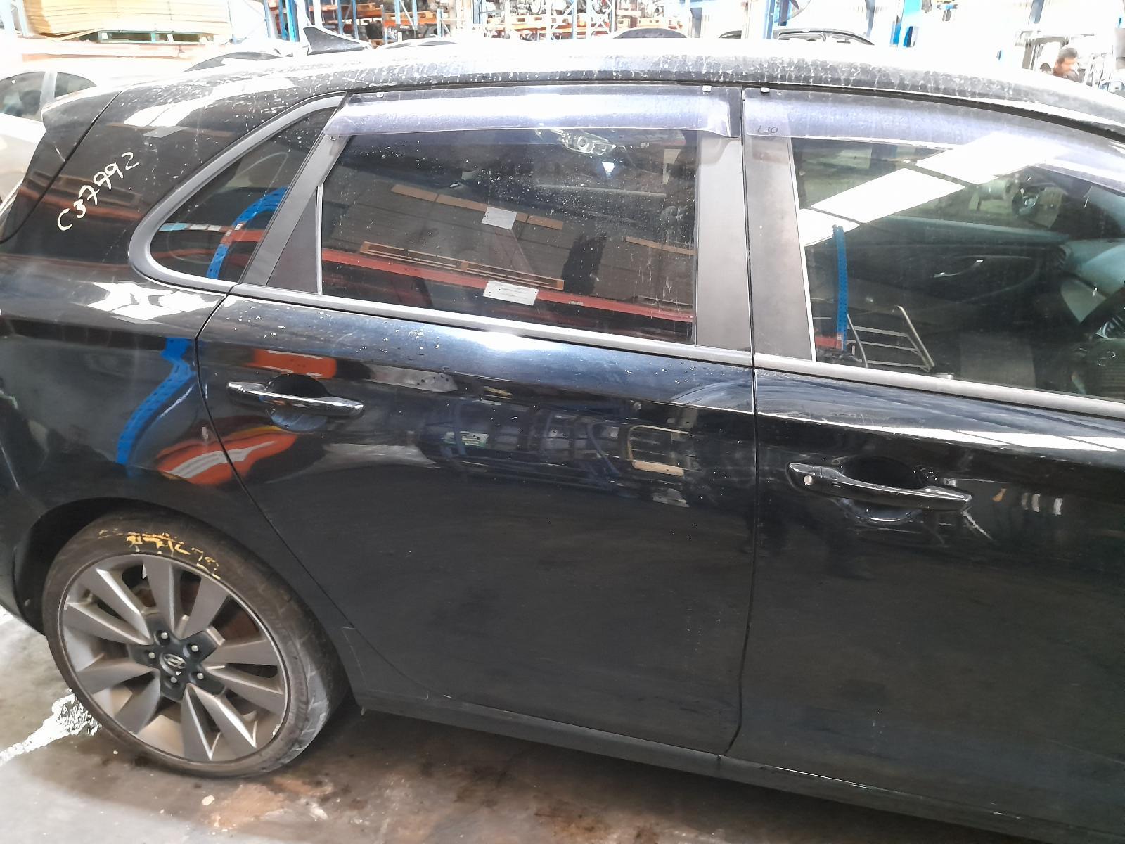 View Auto part Right Rear Door Sliding Hyundai I30 2018