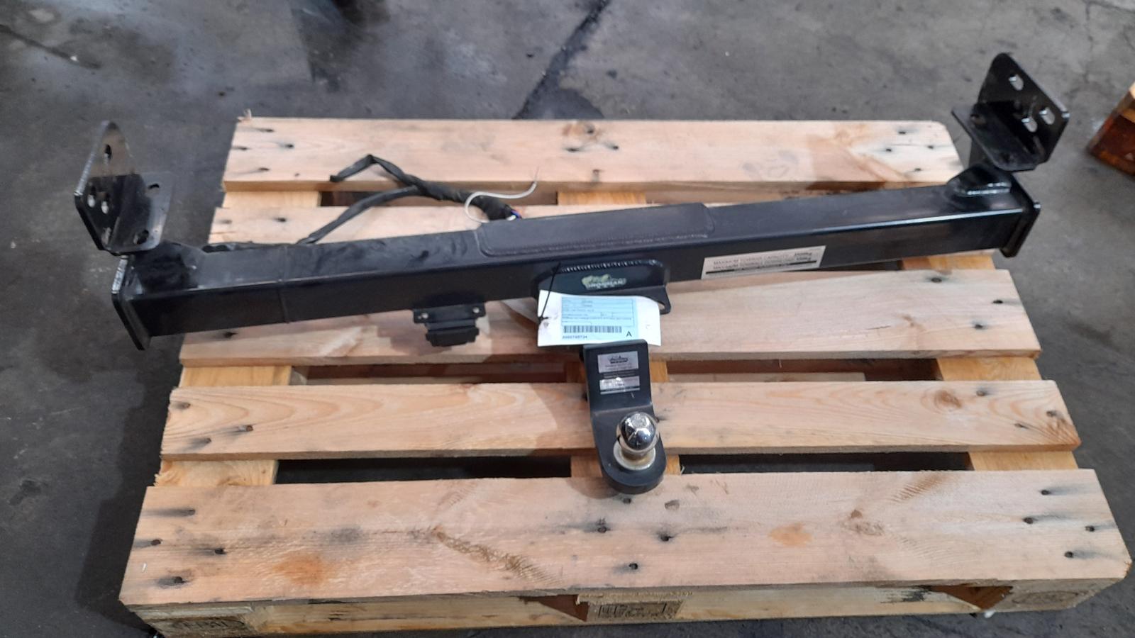 View Auto part Towbar Nissan Navara 2017