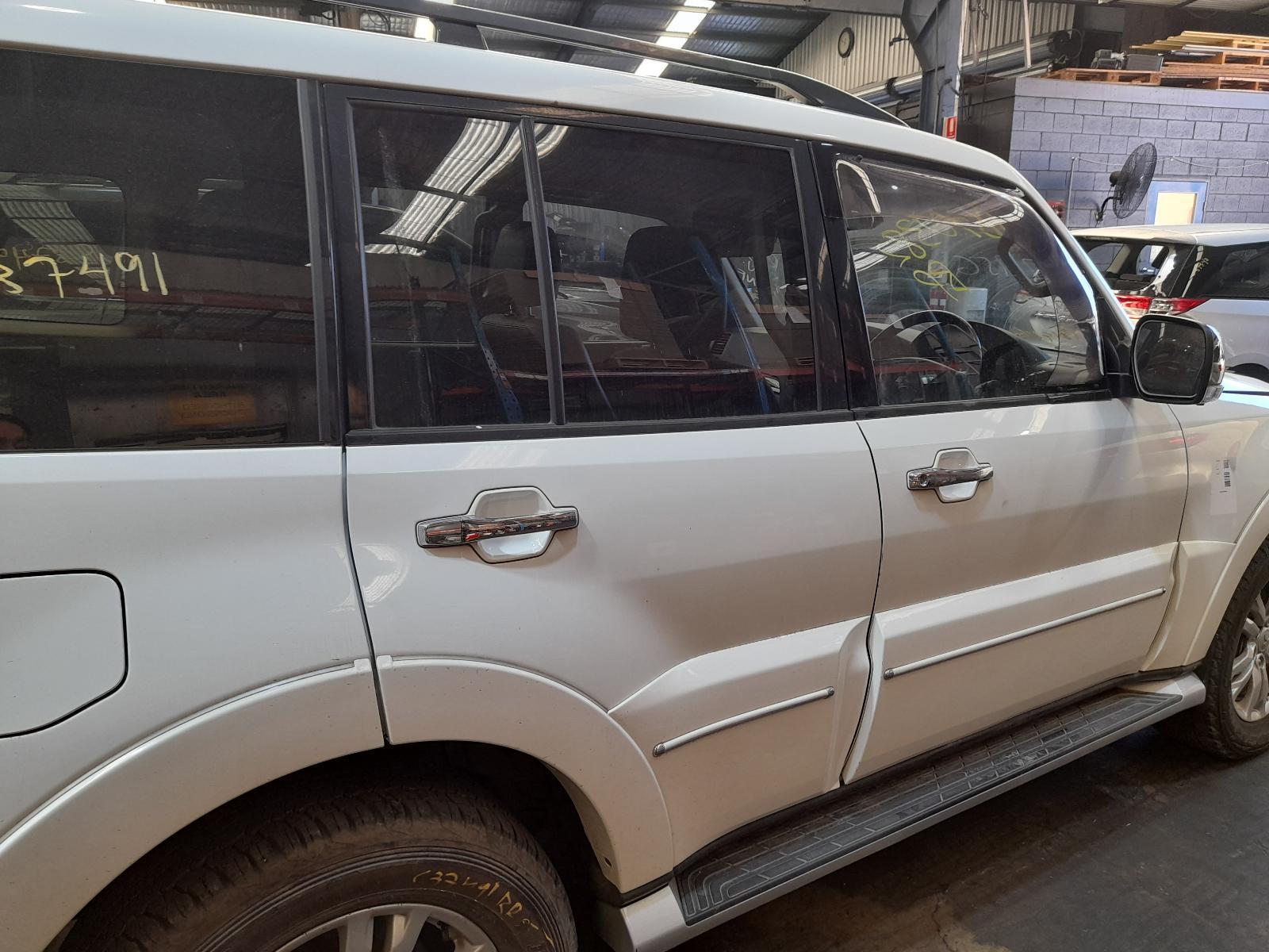 View Auto part Right Rear Side Glass Mitsubishi Pajero 2014