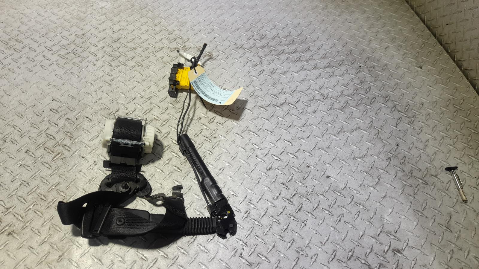 View Auto part Seatbelt/Stalk Bmw 3 Series 2011