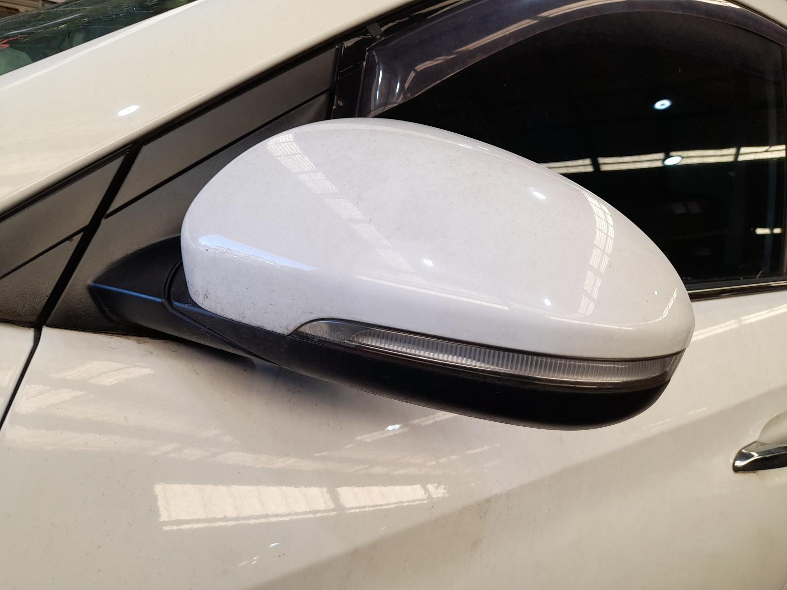 View Auto part Left Door Mirror Hyundai Tucson 2015