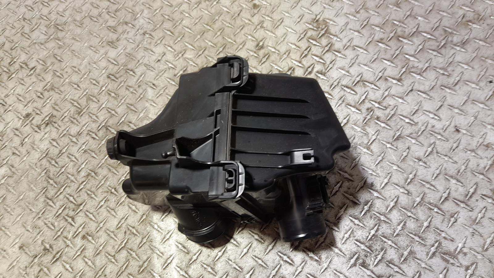 View Auto part Air Cleaner/Box Toyota Yaris Cross 2022
