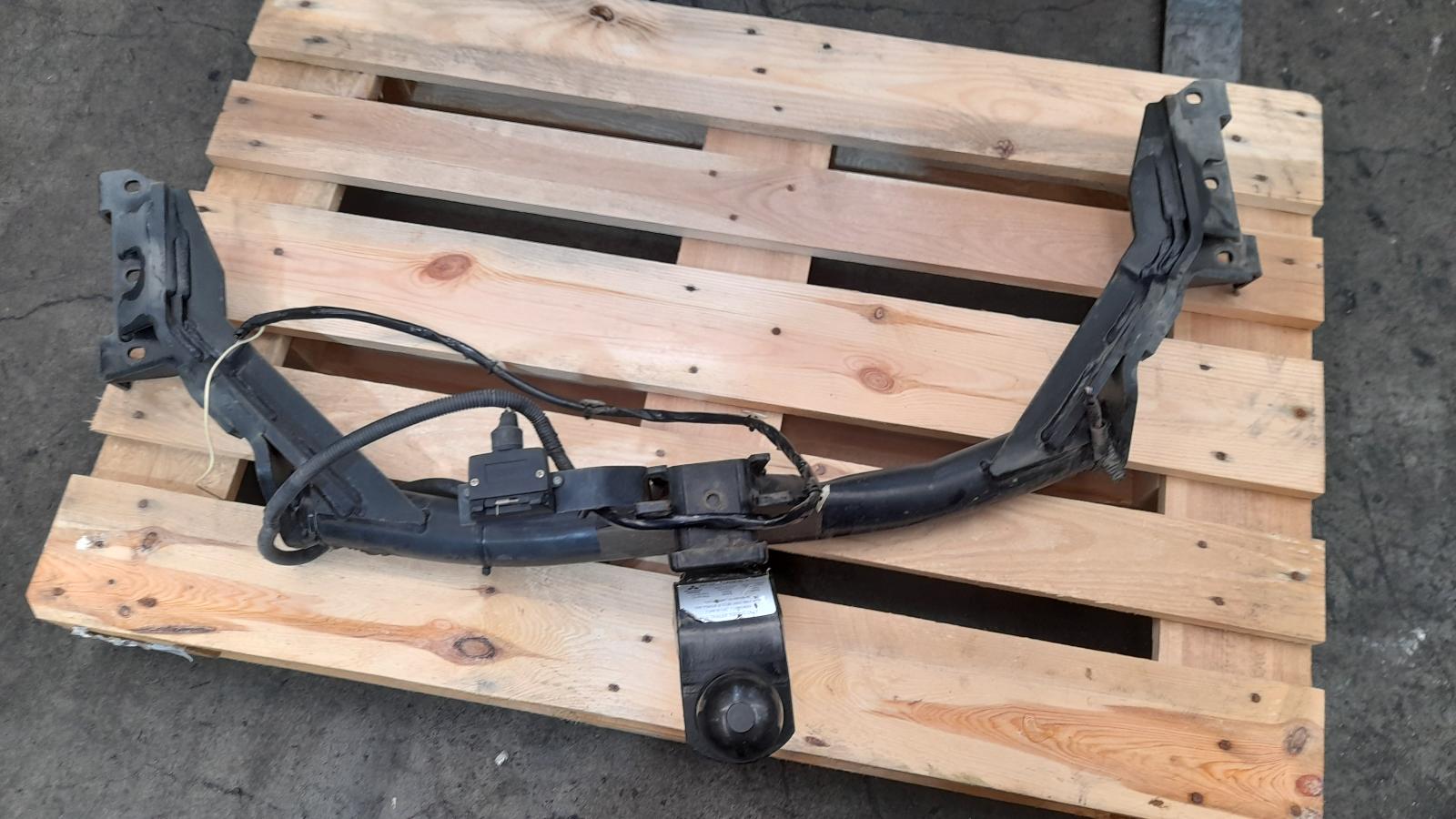 View Auto part Towbar Mitsubishi Outlander 2011