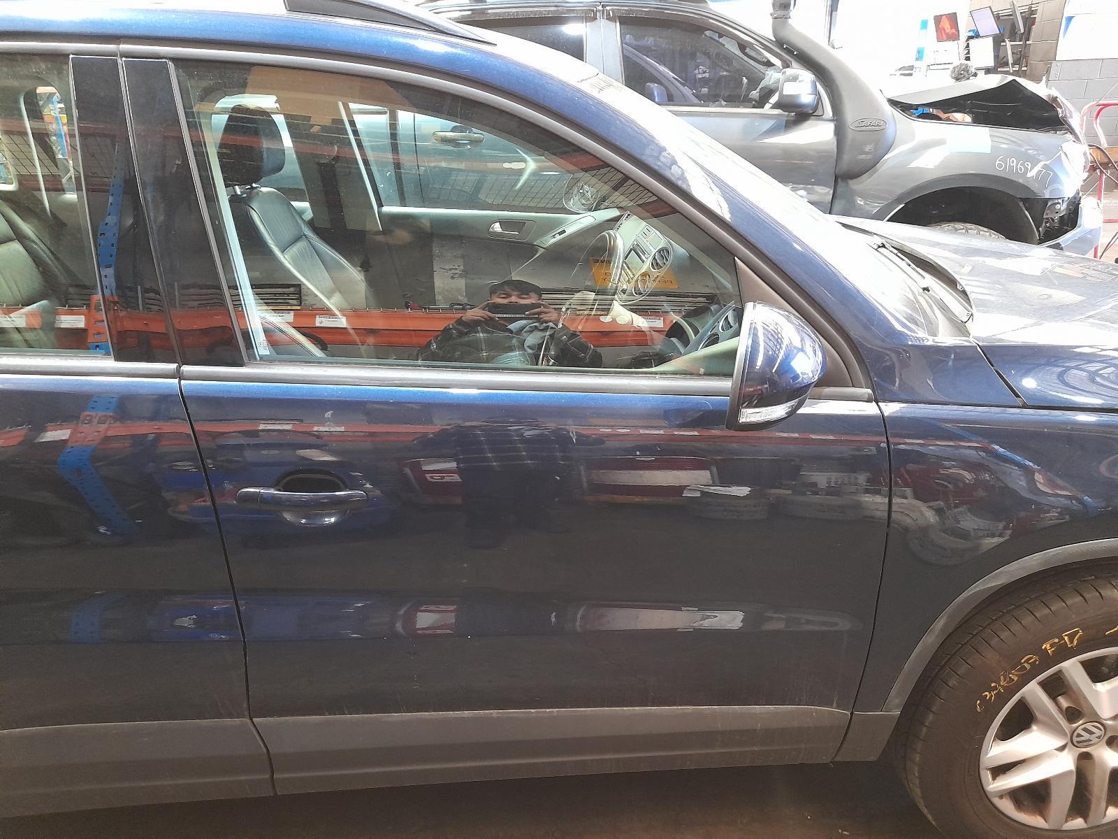 View Auto part Right Front Door Volkswagen Tiguan 2010