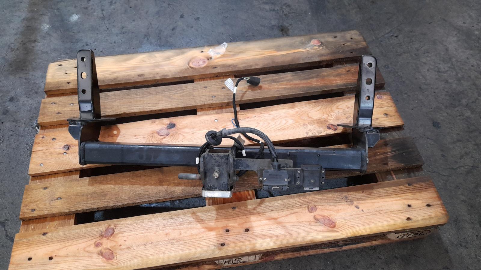 View Auto part Towbar Subaru Forester 2013