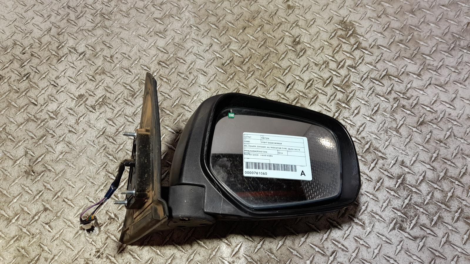 View Auto part Right Door Mirror Mitsubishi Triton 2014