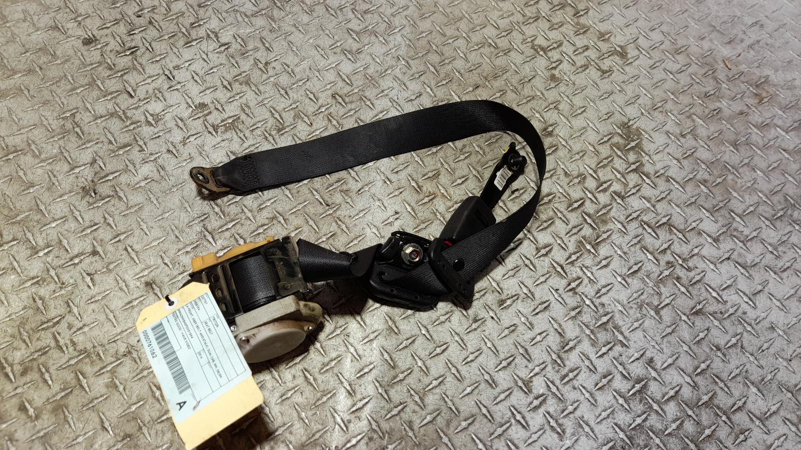 View Auto part Seatbelt/Stalk Mitsubishi Triton 2014