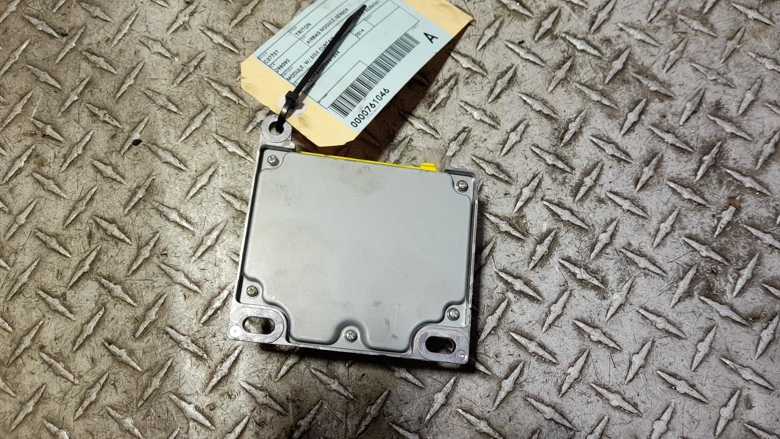 View Auto part Airbag Module/Sensor Mitsubishi Triton 2014