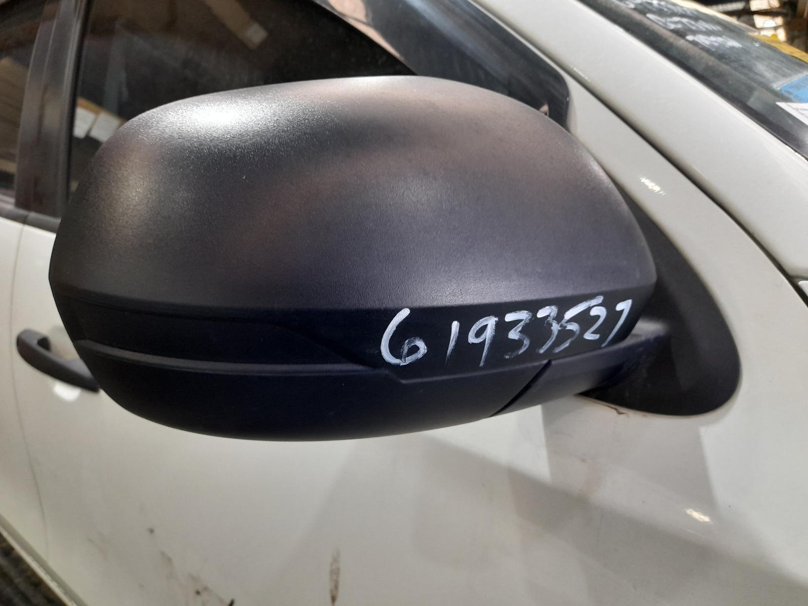 View Auto part Right Door Mirror Mitsubishi Triton 2021