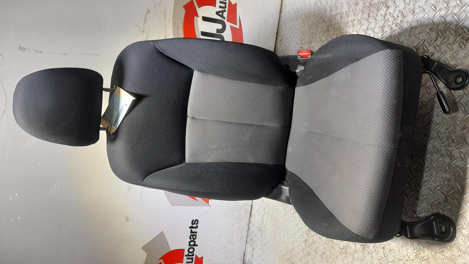 View Auto part Front Seat Mitsubishi Triton 2021